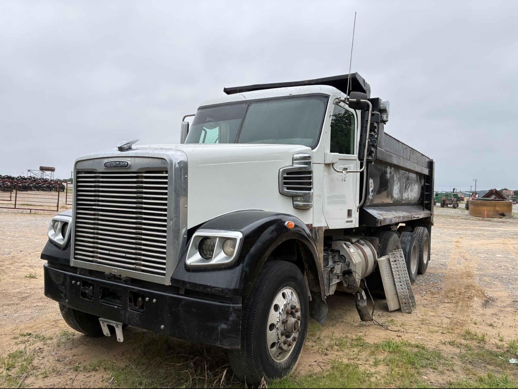 Freightliner Coronado Equipment Image0
