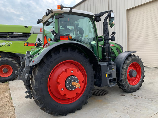 Image of Fendt 724 Vario equipment image 3