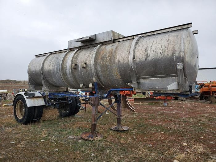 Undetermined Fuel Trailer Equipment Image0