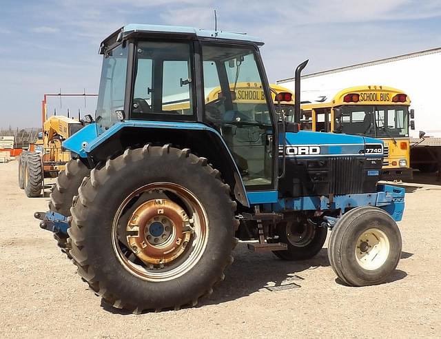 Image of Ford 7740 equipment image 2