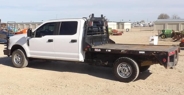 Image of Ford F-350 equipment image 4