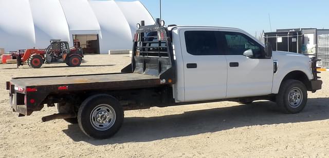 Image of Ford F-350 equipment image 3