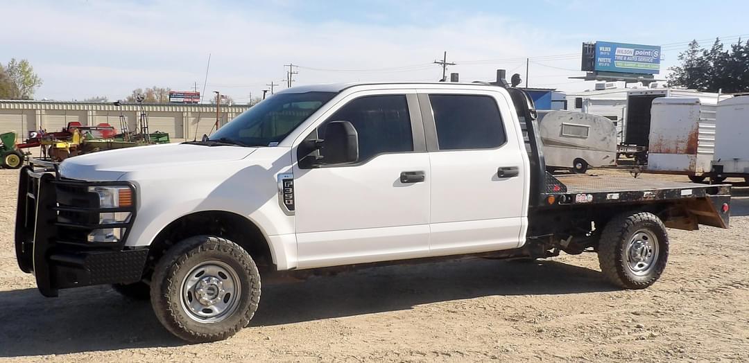Image of Ford F-350 Primary image
