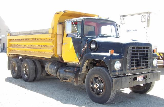 Image of Ford 9000 equipment image 1