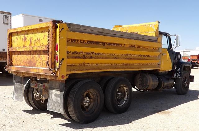 Image of Ford 9000 equipment image 3