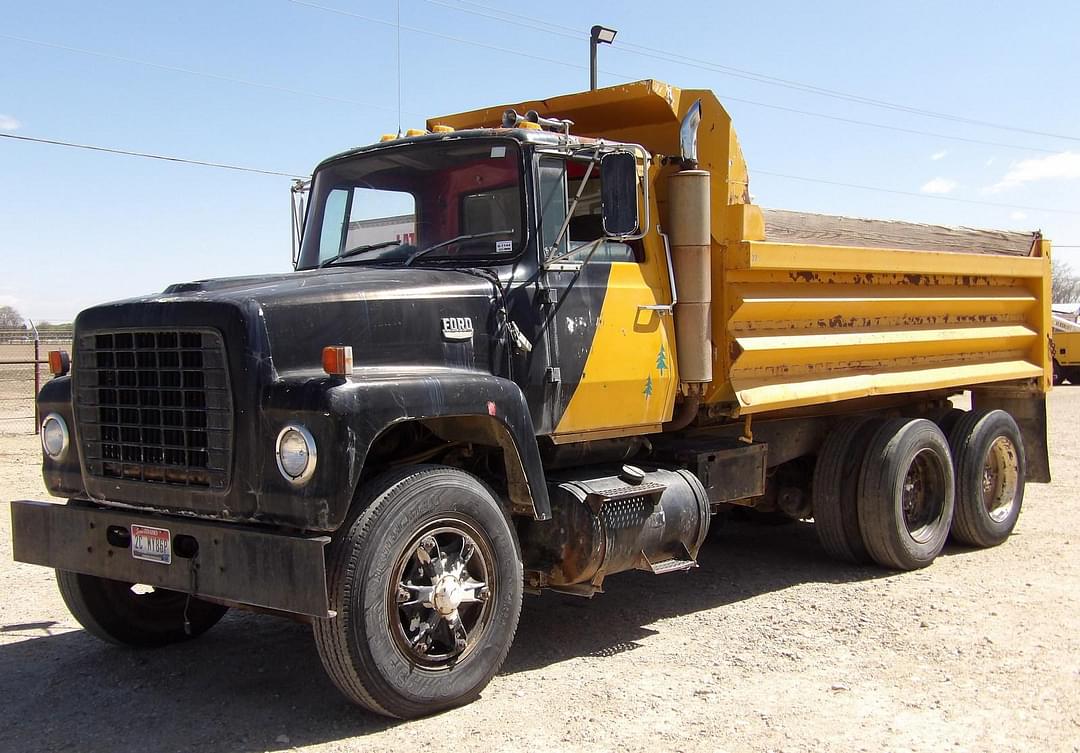 Image of Ford 9000 Primary image