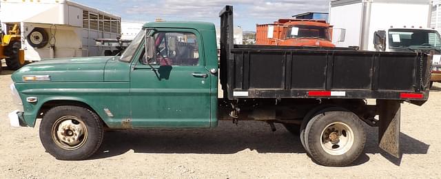 Image of Ford F-350 equipment image 4