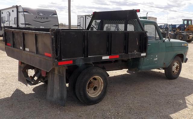 Image of Ford F-350 equipment image 2