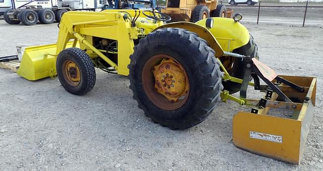 Image of Massey Ferguson 202 equipment image 2
