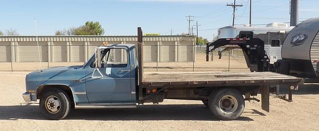 Image of GMC 3500 equipment image 4