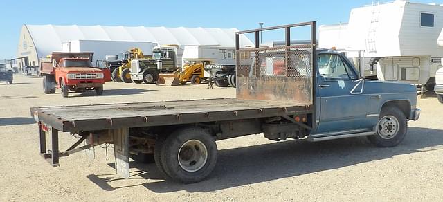 Image of GMC 3500 equipment image 2