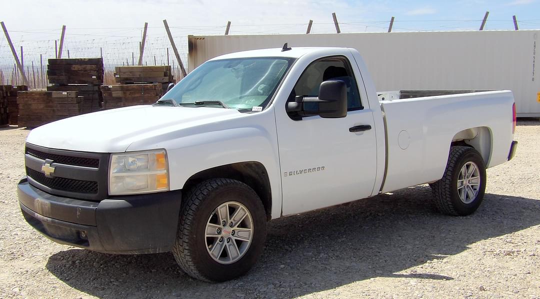 Image of Chevrolet Silverado Primary image