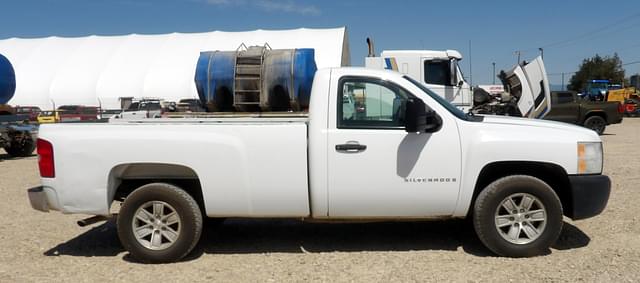 Image of Chevrolet Silverado equipment image 2