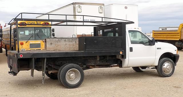 Image of Ford F-450 equipment image 2