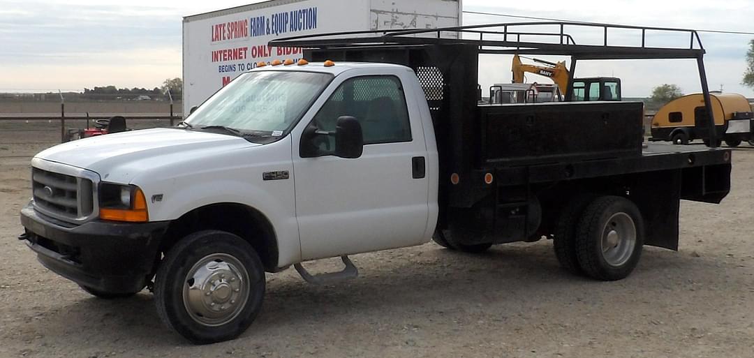 Image of Ford F-450 Primary image