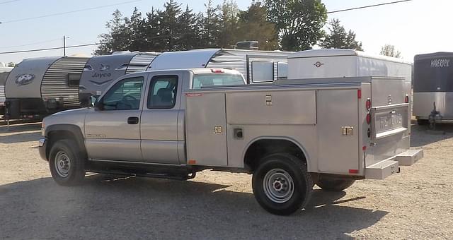 Image of GMC 2500HD equipment image 4