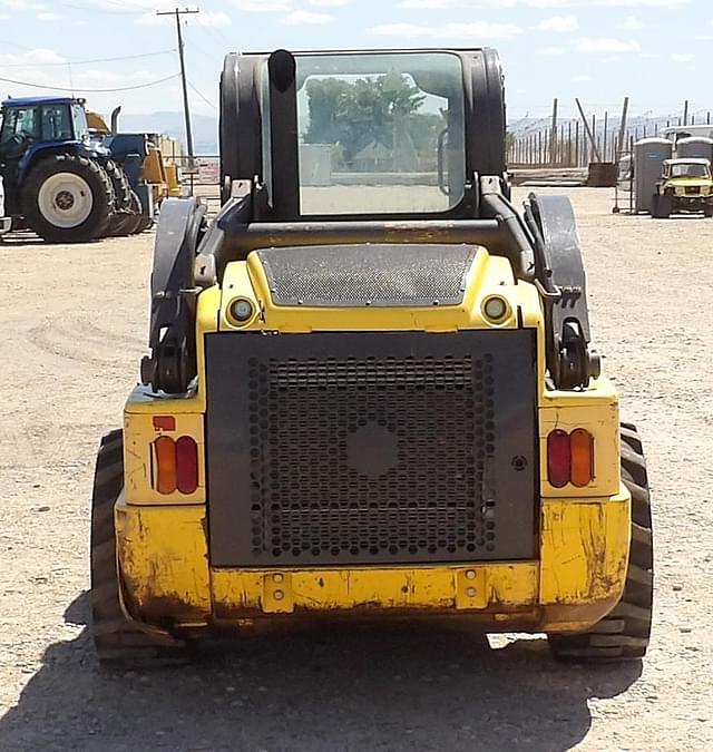 Image of New Holland L220 equipment image 4