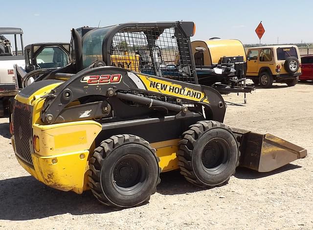 Image of New Holland L220 equipment image 2