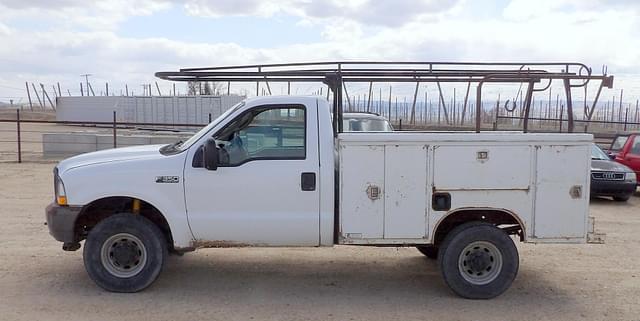 Image of Ford F-350 equipment image 4