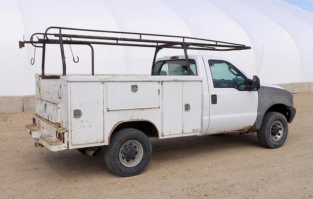 Image of Ford F-350 equipment image 2