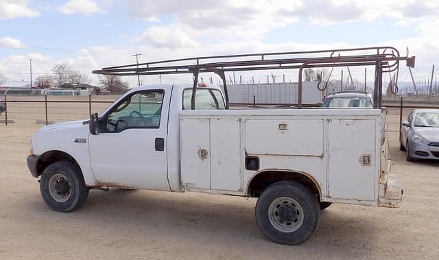 Image of Ford F-350 equipment image 3