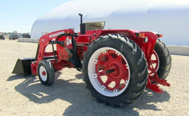 Image of International Harvester 684 equipment image 3