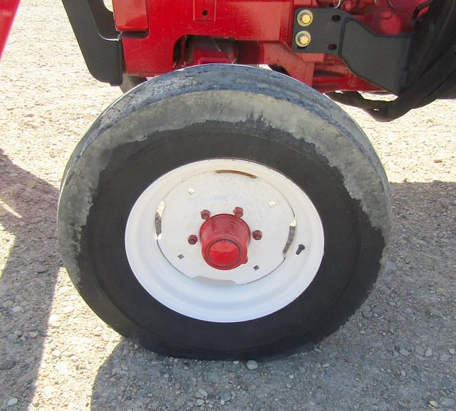 Image of International Harvester 684 equipment image 4