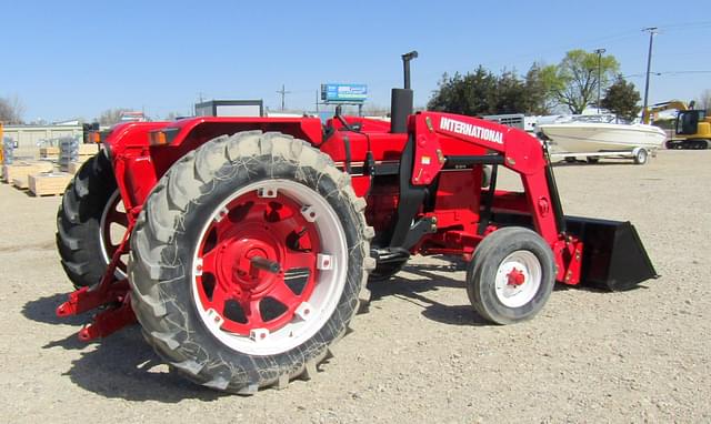 Image of International Harvester 684 equipment image 2