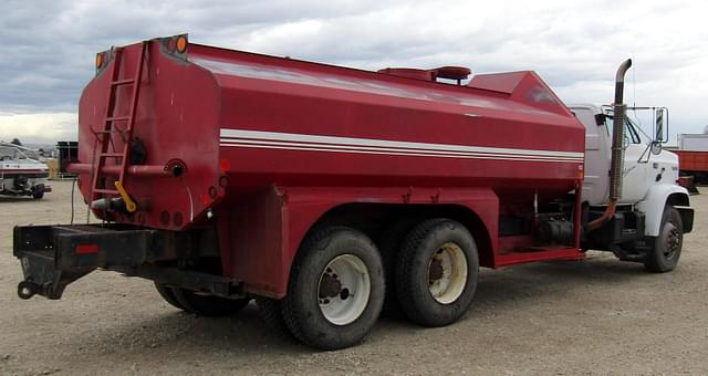 Image of GMC Topkick 7000 equipment image 2