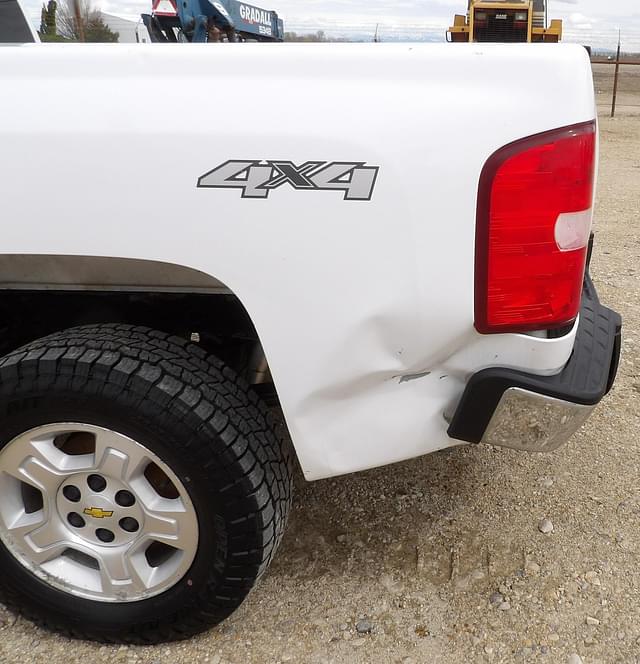 Image of Chevrolet Silverado equipment image 4