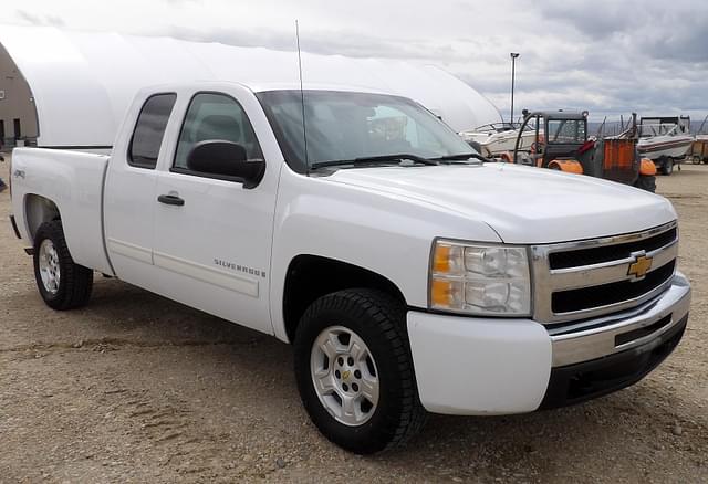 Image of Chevrolet Silverado equipment image 1