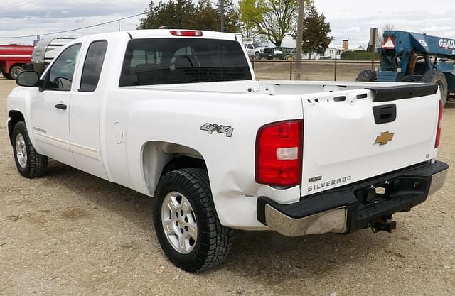 Image of Chevrolet Silverado equipment image 3