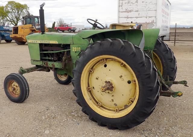 Image of John Deere 2010 equipment image 2