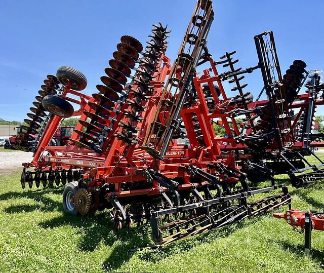 Image of Kuhn Krause Excelerator 8000 equipment image 1