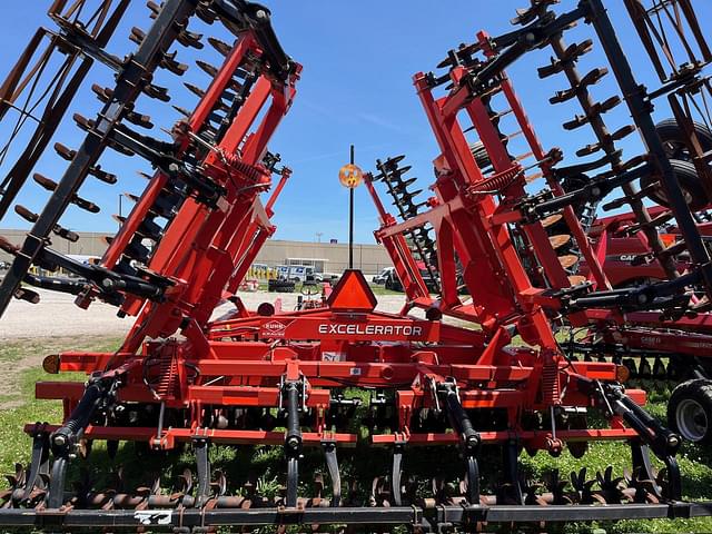 Image of Kuhn Krause Excelerator 8000 equipment image 4