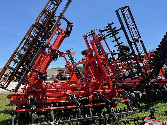 Image of Kuhn Krause Excelerator 8000 equipment image 3