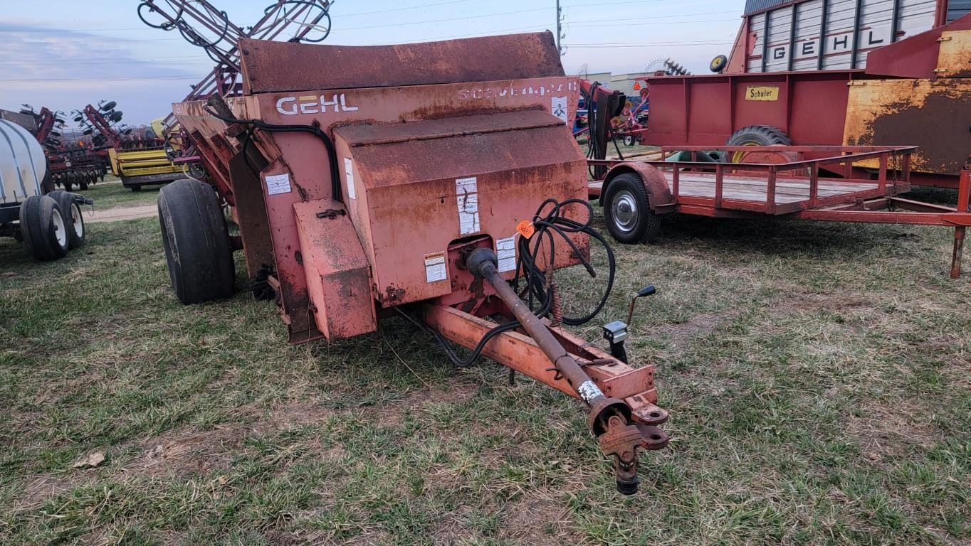 Gehl 312 Equipment Image0