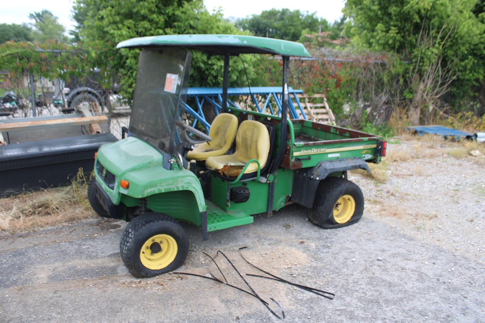 John Deere Gator TX 4x2 Equipment Image0