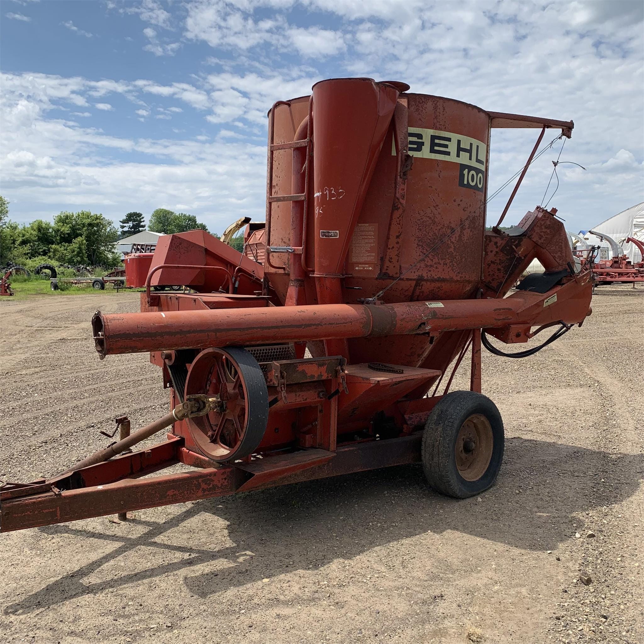 Gehl 100 Equipment Image0