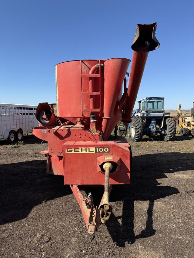 Image of Gehl 100 equipment image 1