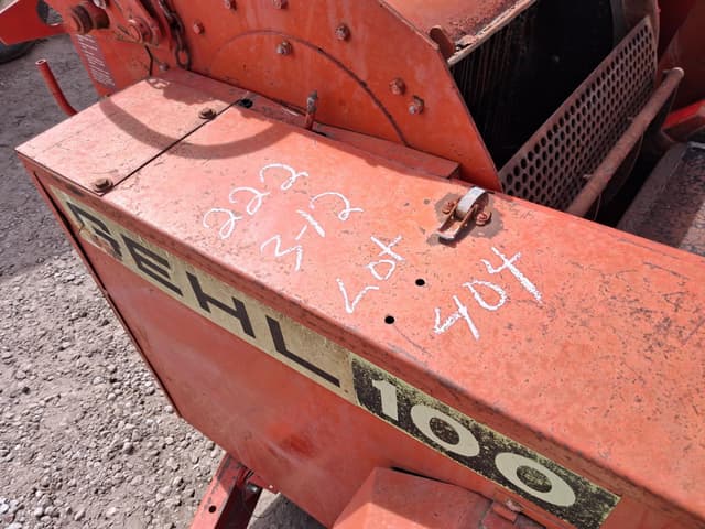 Image of Gehl 100 equipment image 2