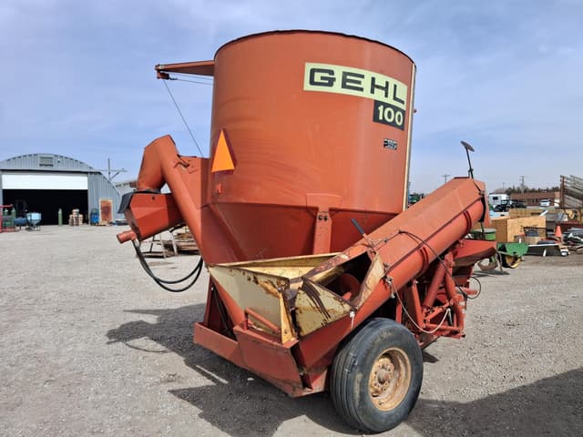 Image of Gehl 100 equipment image 1