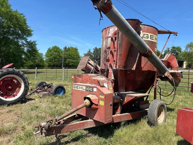 Image of Gehl 100 equipment image 2