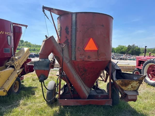 Image of Gehl 100 equipment image 4