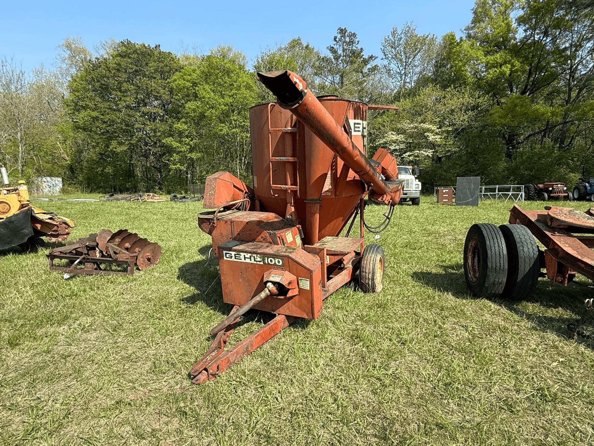 Gehl 100 Equipment Image0