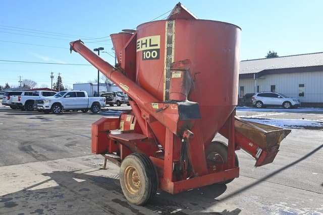 Image of Gehl 100 equipment image 4