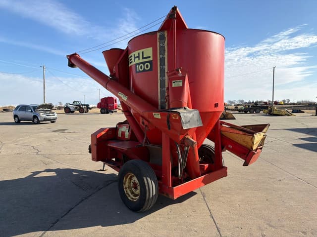 Image of Gehl 100 equipment image 2