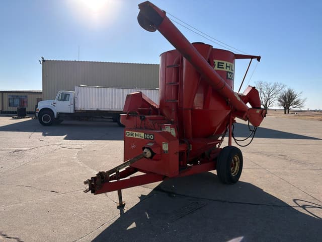 Image of Gehl 100 equipment image 1