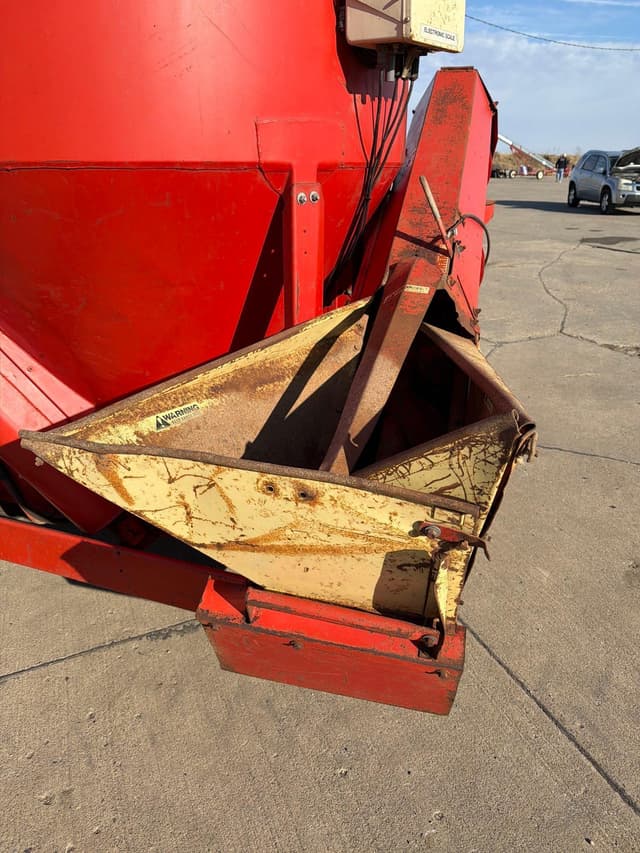 Image of Gehl 100 equipment image 4