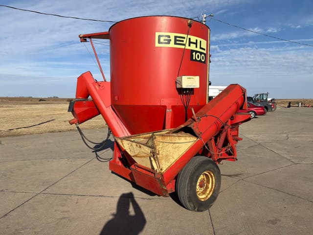 Image of Gehl 100 equipment image 3